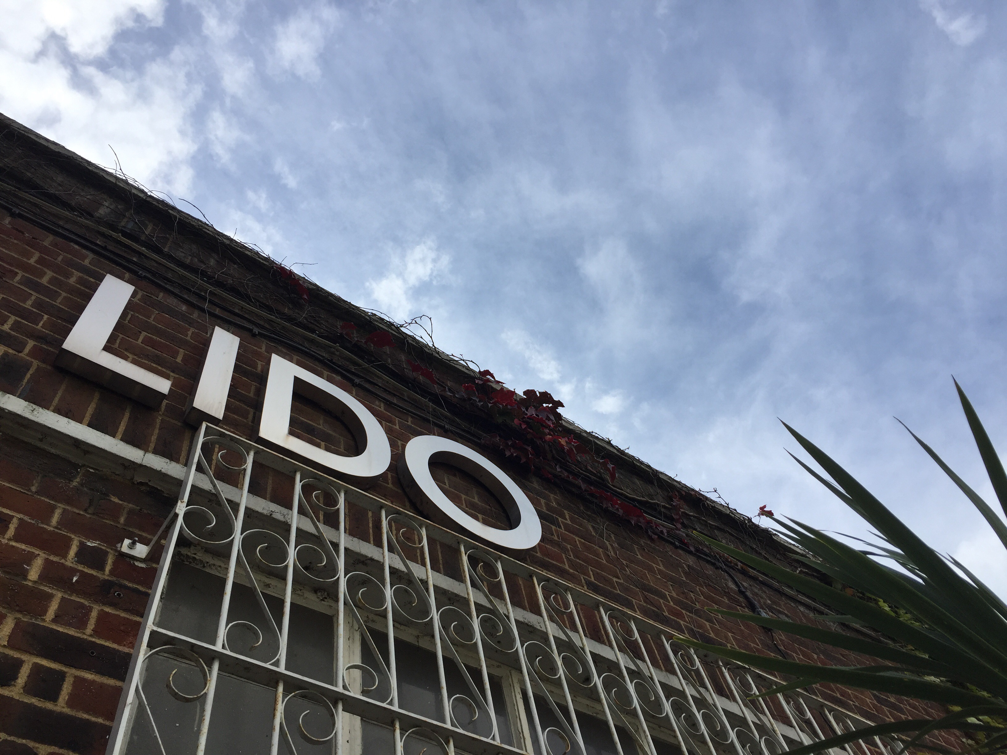 The sign for Brockwell Lido